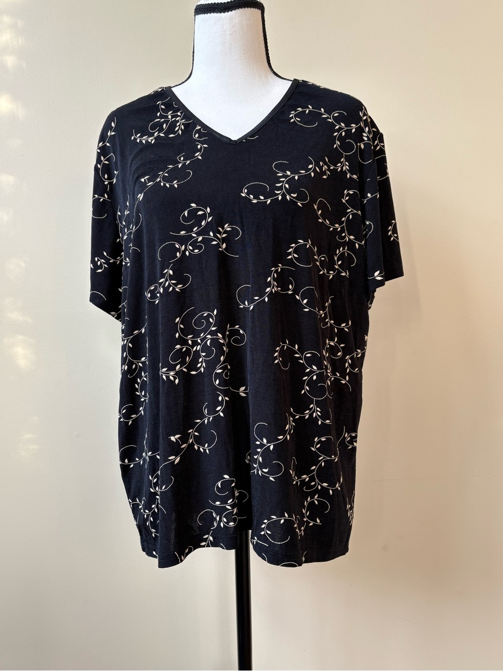 Black V-Neck Blouse with White Vine Print - Women - Picture 7 of 12